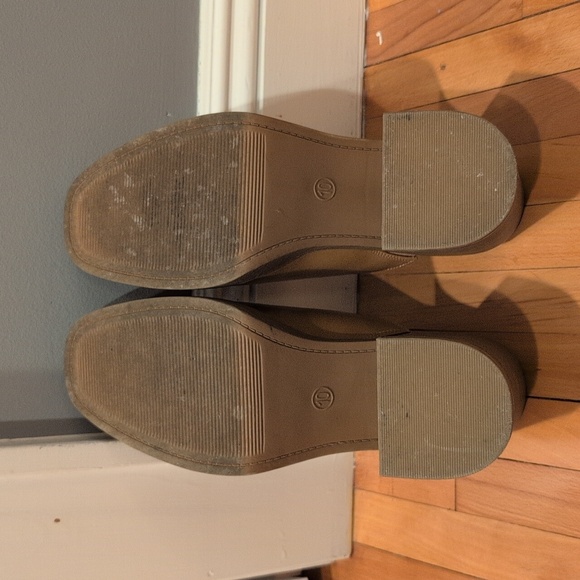 Universal Thread Heeled Mule - Picture 6 of 9